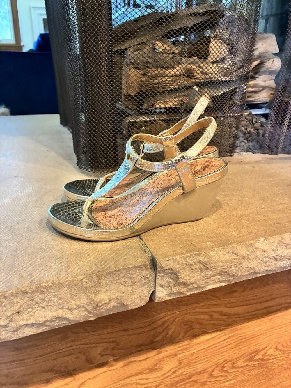 Chaps Raevyn Gold Thong Cork T-Strap Wedge Heel Open Toe Slip On Sandals Size 7